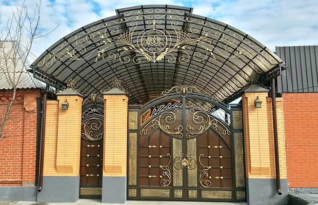 Купить или заказать ворота для дома с навесом - стильные и надежные решения для вашего участка в Горячем Ключе от 41463 руб | ВоротМастер-Грч